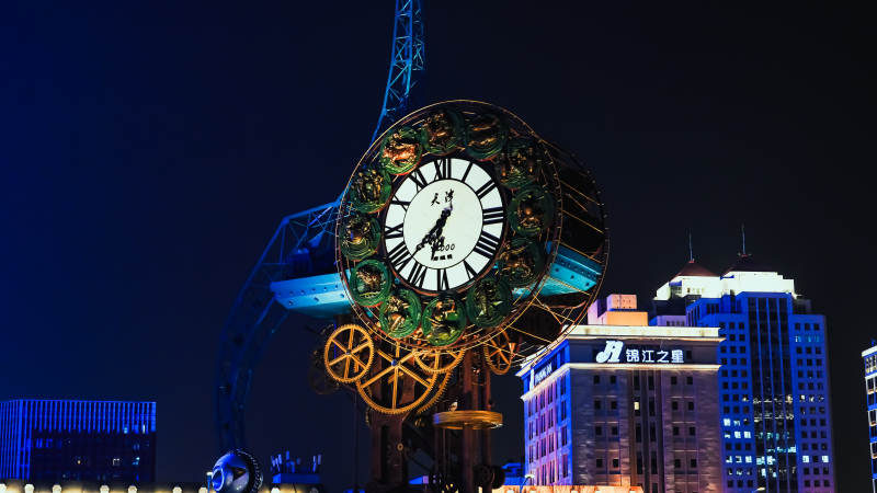 天津夜幕下的世纪钟图片