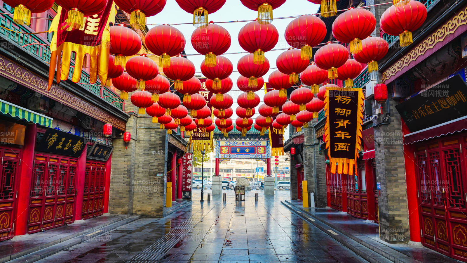 天津红灯笼映古街图片