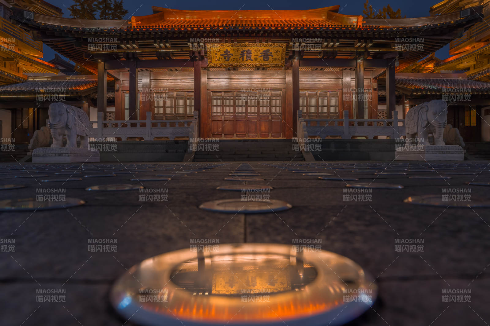 杭州香积寺夜景灯影图片