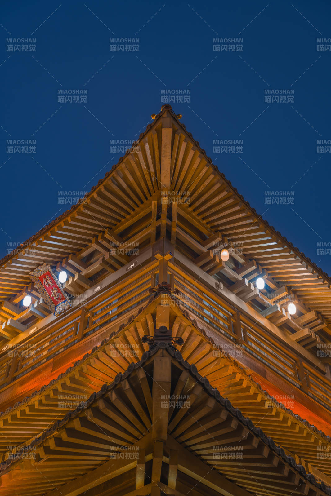 香积寺钟楼夜景图片