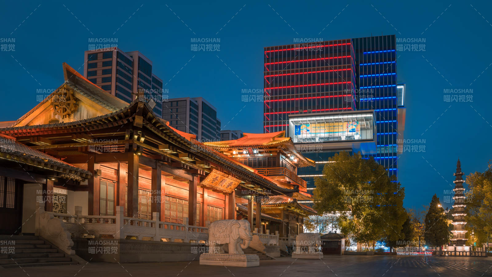 香积寺夜景与英蓝中心图片