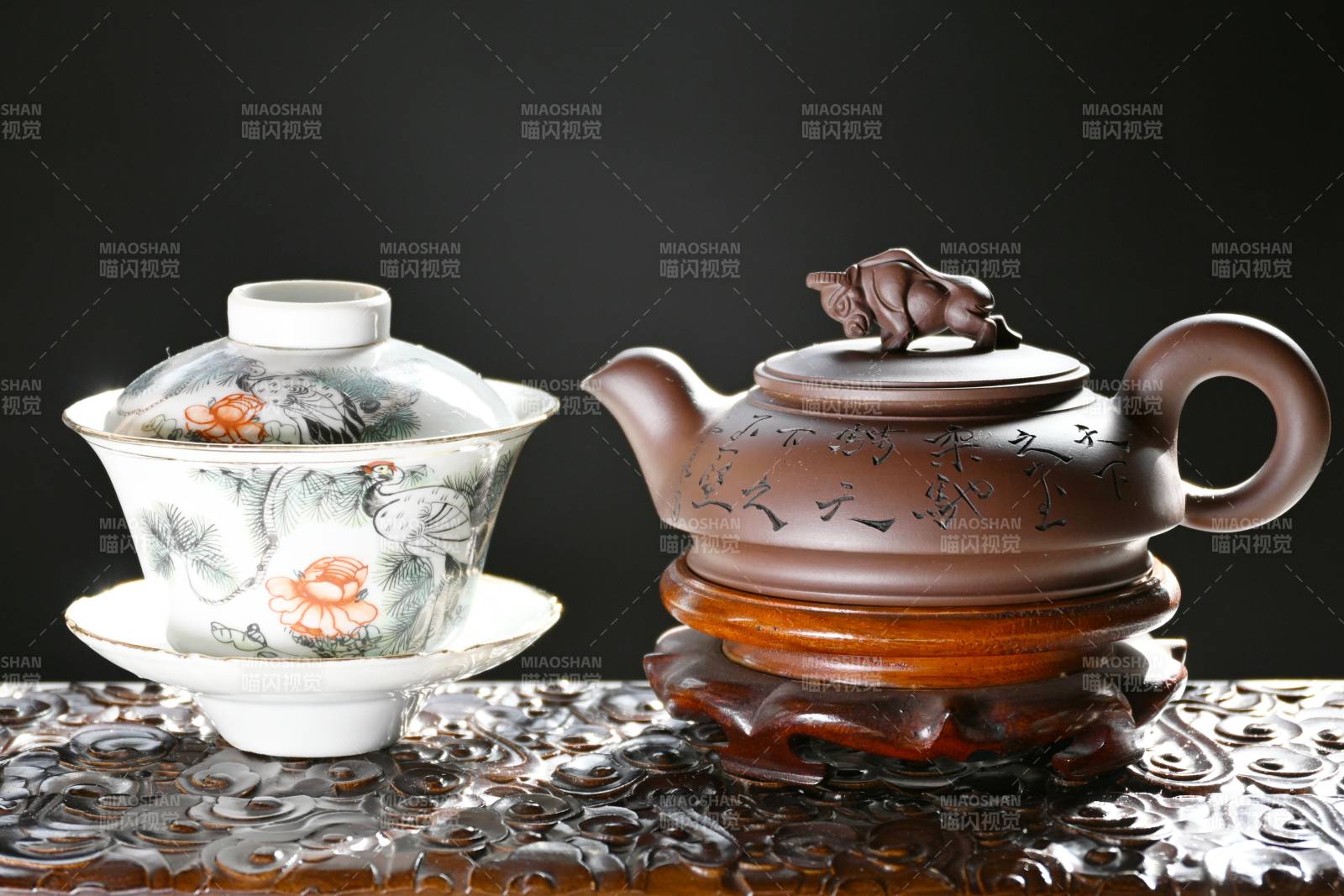 茶壶与盖碗静置图片