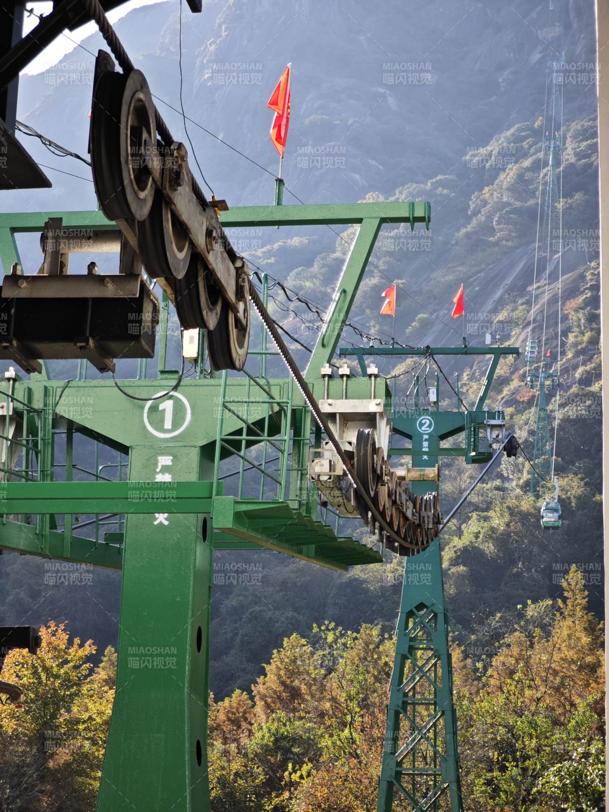 缆车索道山景图片