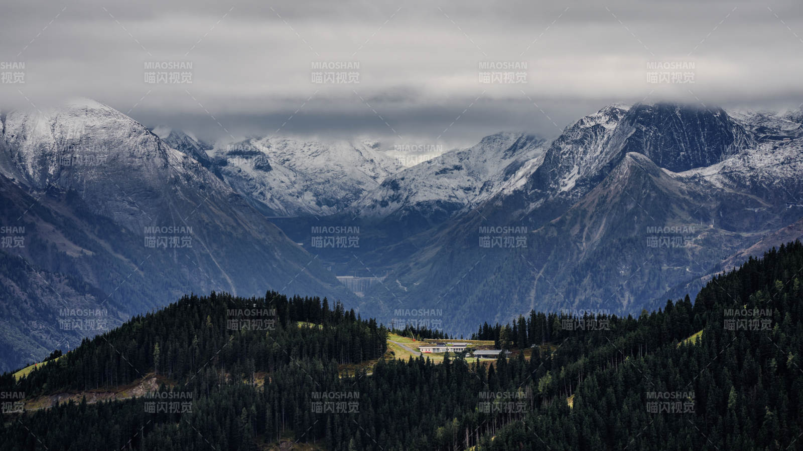 奥地利雪山森林风光图片