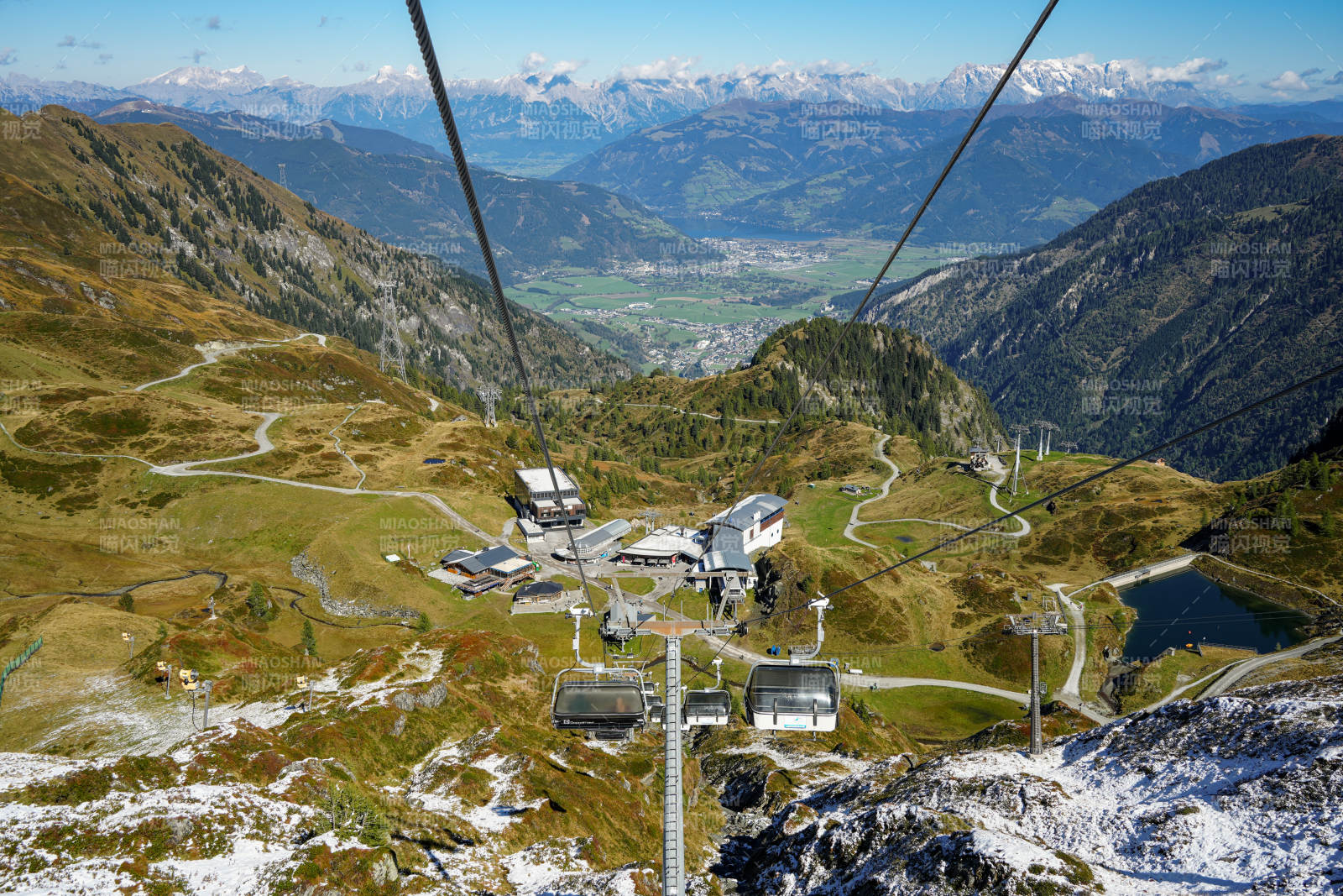 奥地利高山缆车览胜景图片