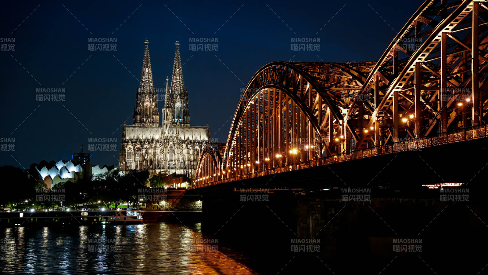 夜幕下的德国科隆大教堂图片