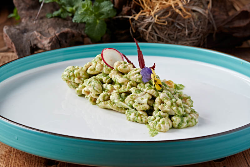 鲜山葵酱醸桃仁图片