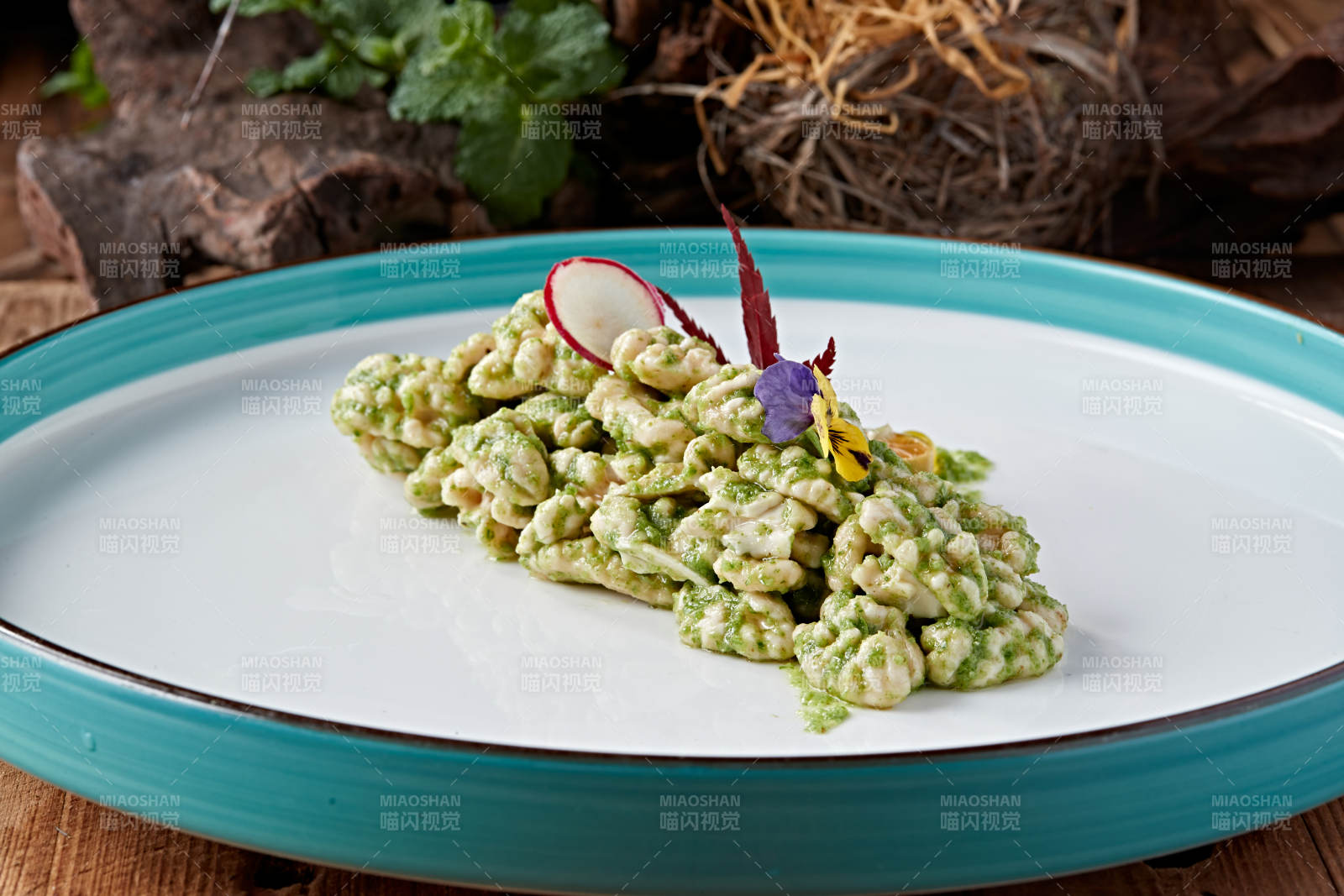 鲜山葵酱醸桃仁图片