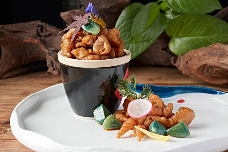 腌渍腊八蒜脱骨凤爪图片