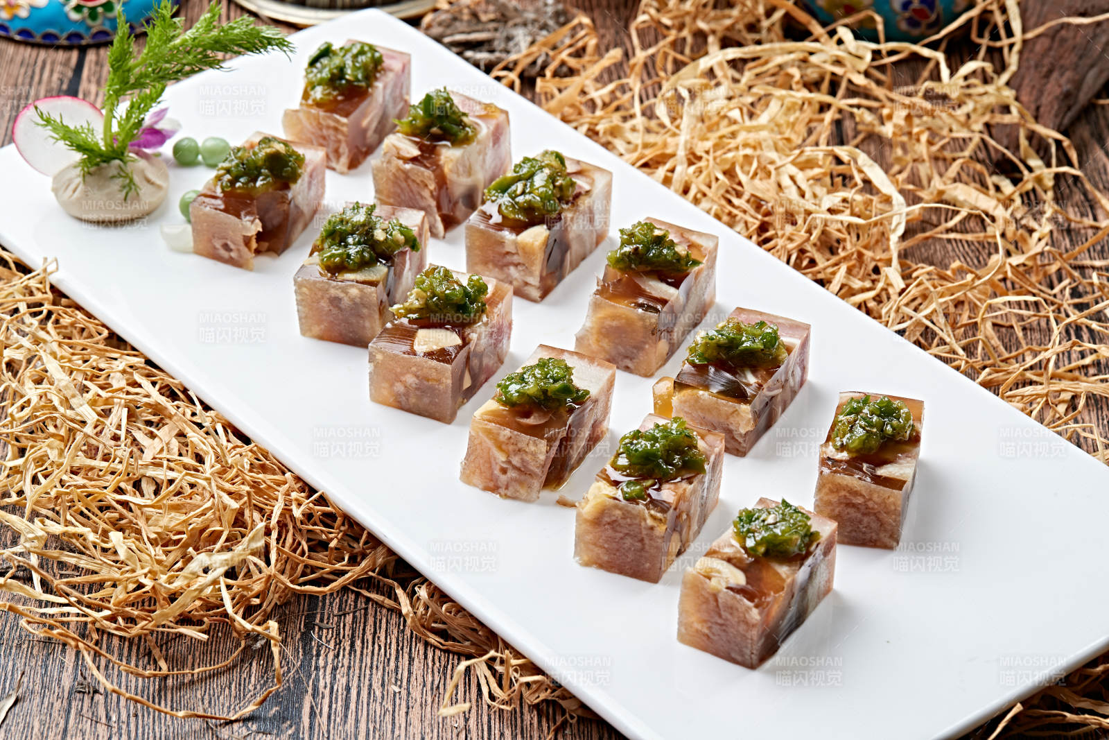 野韭花酱佐黄豆猪皮冻图片