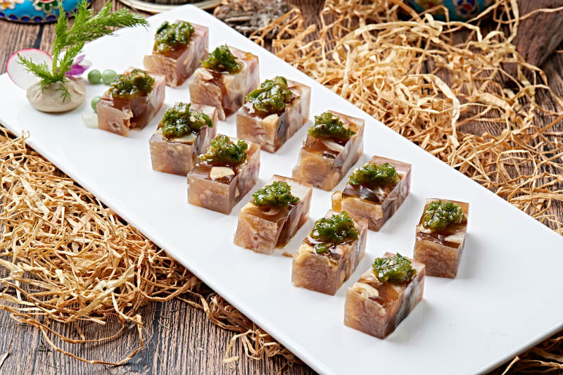 野韭花酱佐黄豆猪皮冻图片