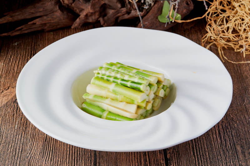 盐水嫩春笋图片