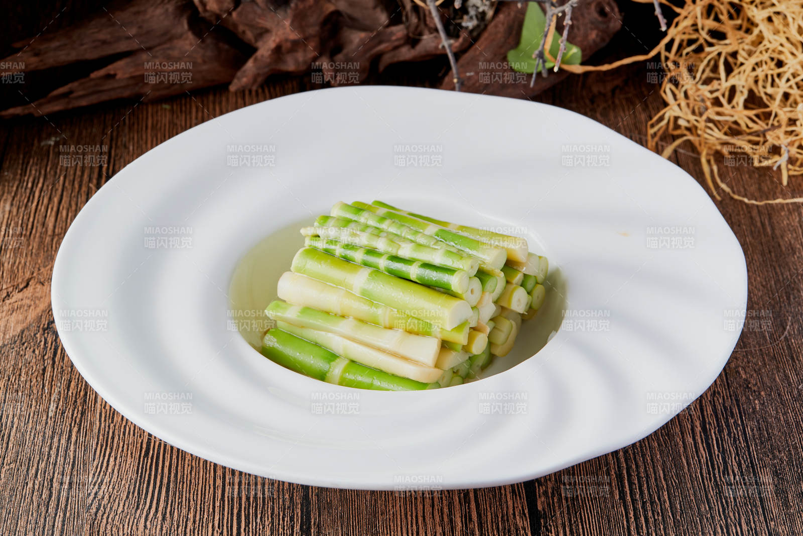 盐水嫩春笋图片