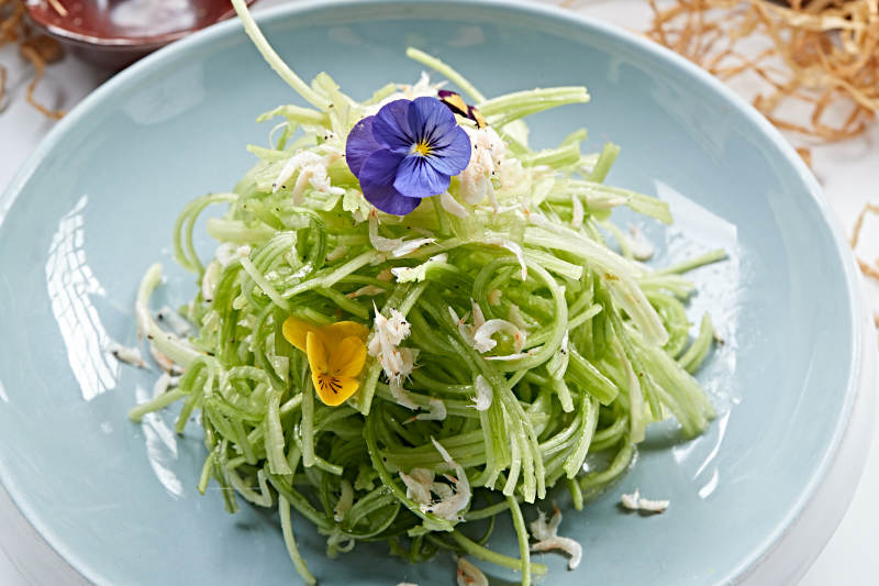 虾皮凉拌西芹丝图片