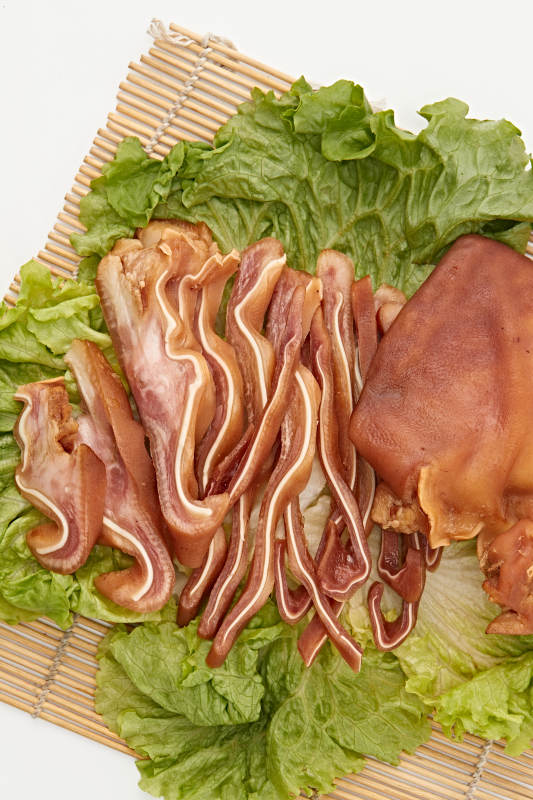 熟食整只熏卤猪耳朵图片
