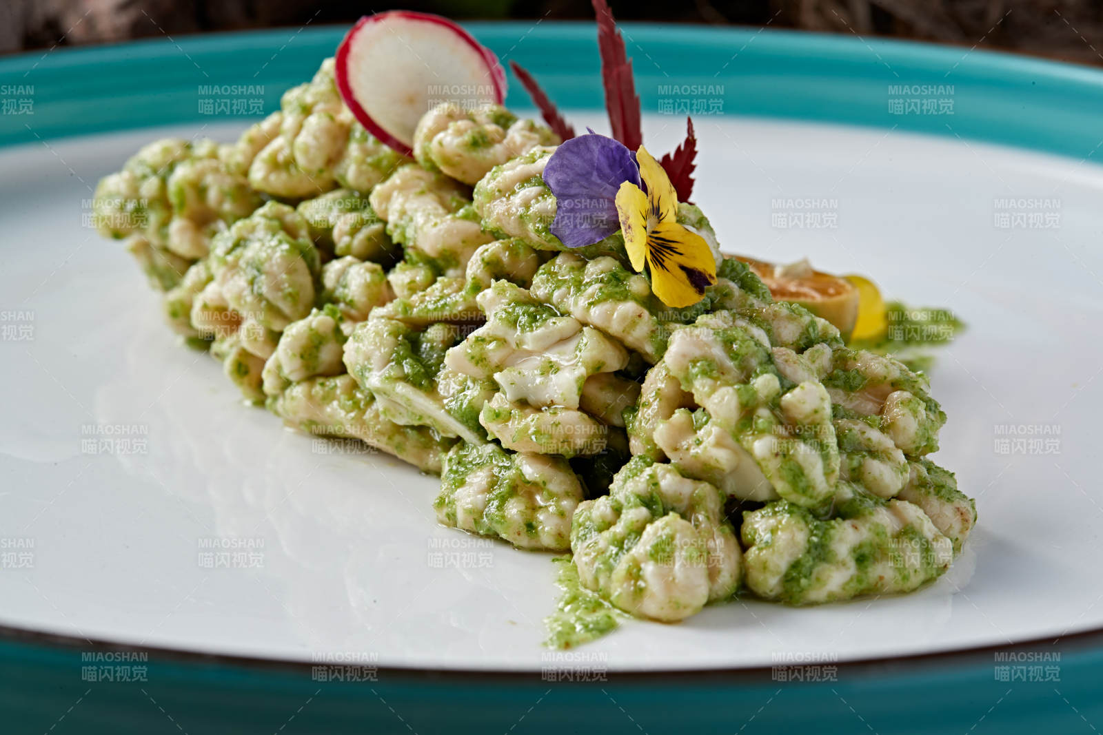 鲜山葵酱醸桃仁图片