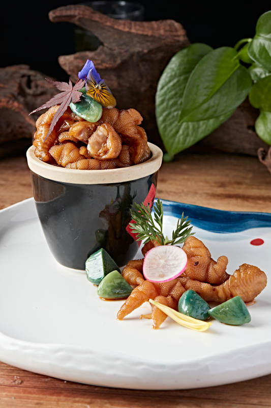 腌渍腊八蒜脱骨凤爪图片