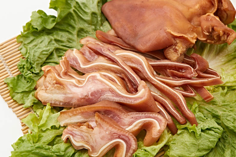 熟食整只熏卤猪耳朵图片