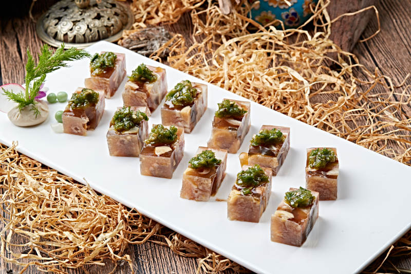 野韭花酱佐黄豆猪皮冻图片