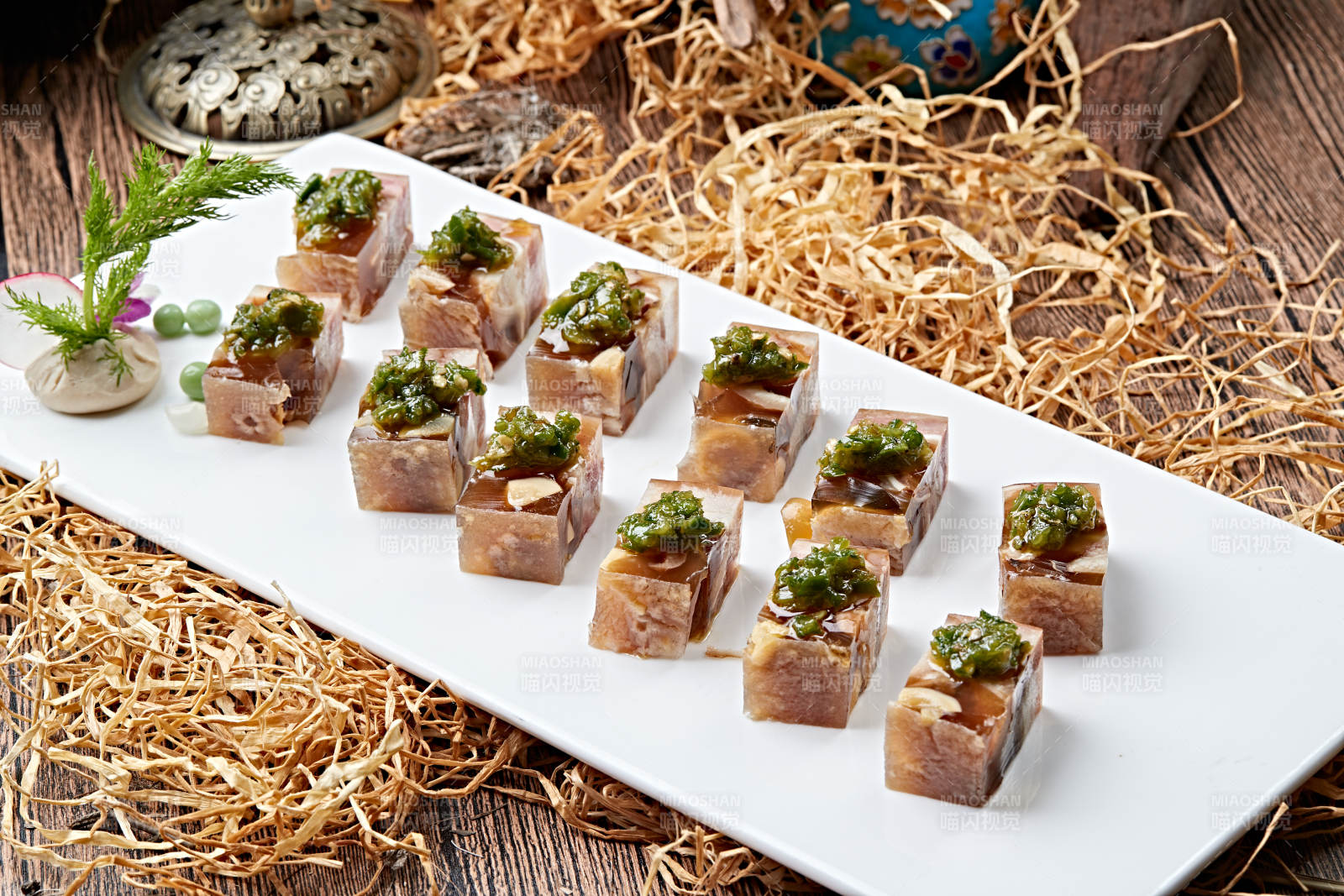 野韭花酱佐黄豆猪皮冻图片