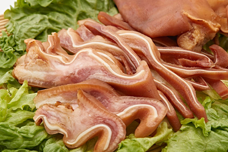 熟食整只熏卤猪耳朵图片