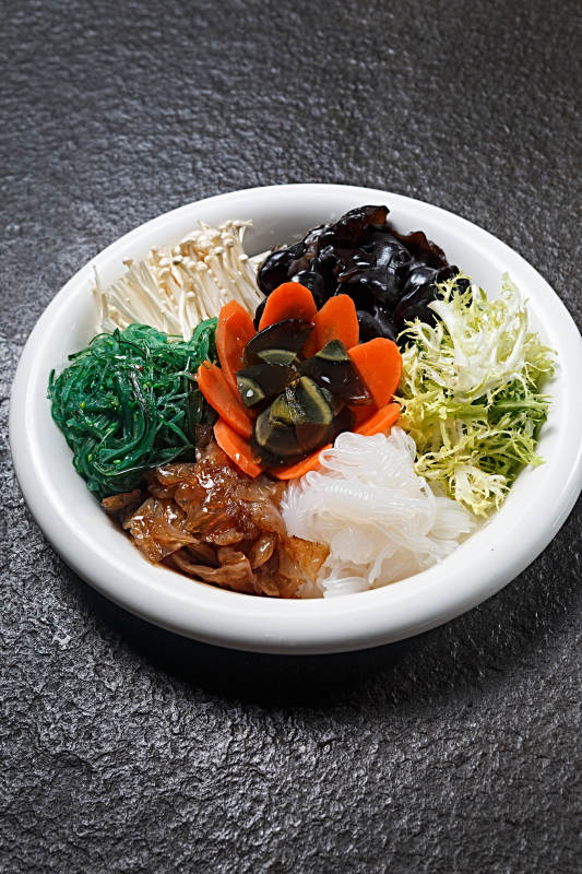 东北时蔬山珍菌大拌菜图片