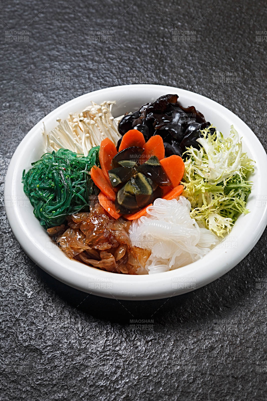 东北时蔬山珍菌大拌菜图片