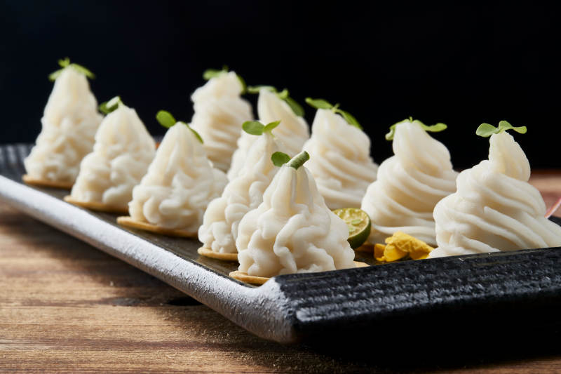 传统健康美食营养土豆泥配薯片图片