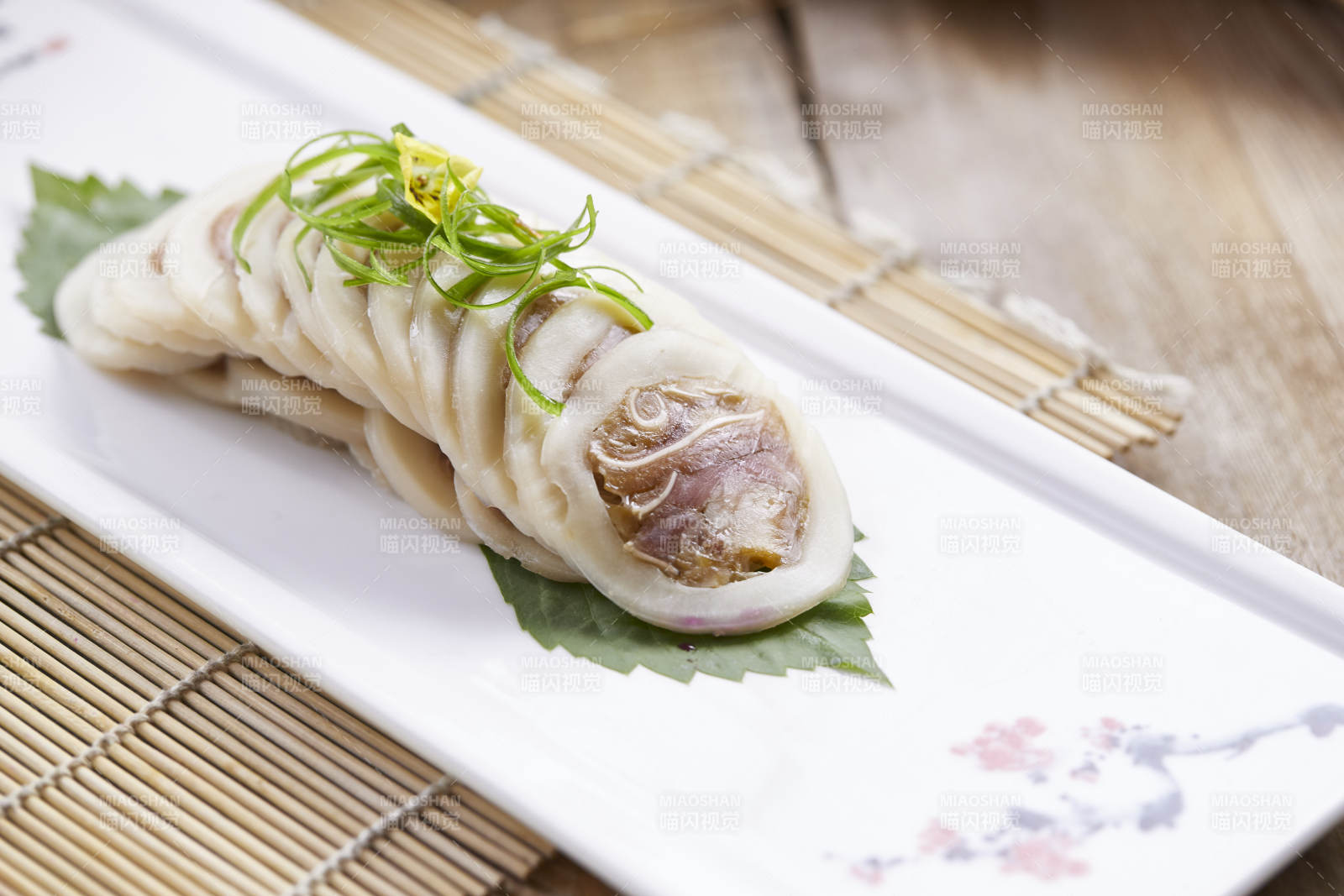 鱿鱼猪耳卷切片图片