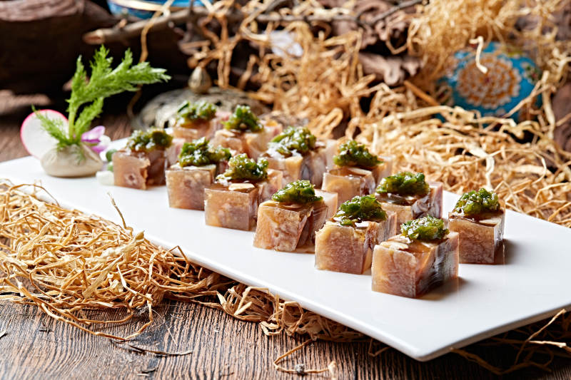 野韭花酱佐黄豆猪皮冻图片