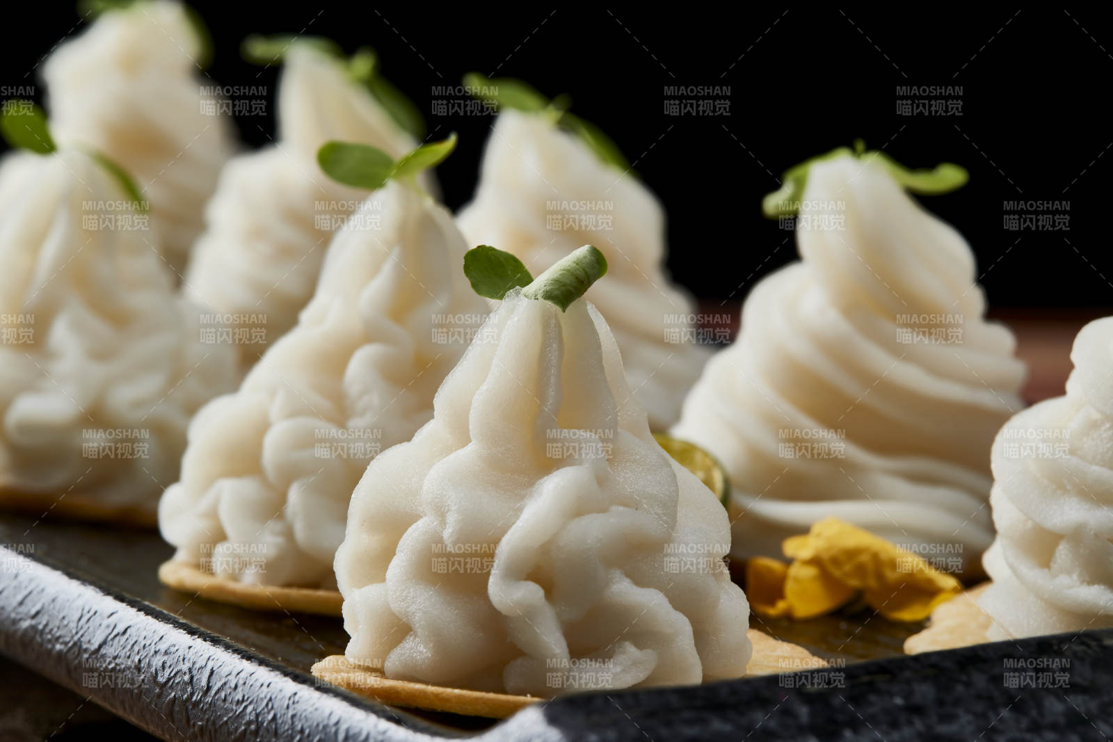 传统健康美食营养土豆泥配薯片图片