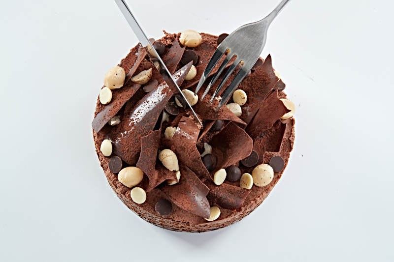 可可散粉黑森林坚果冰淇淋蛋糕图片