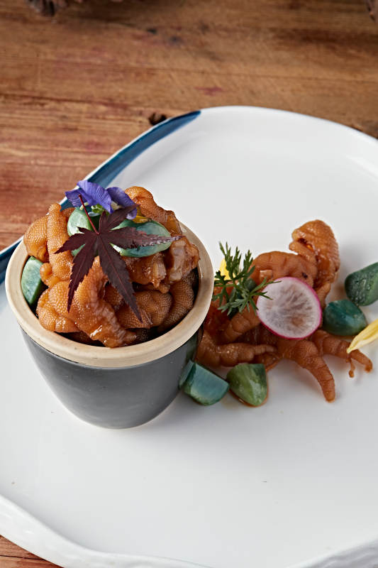 腌渍腊八蒜脱骨凤爪图片