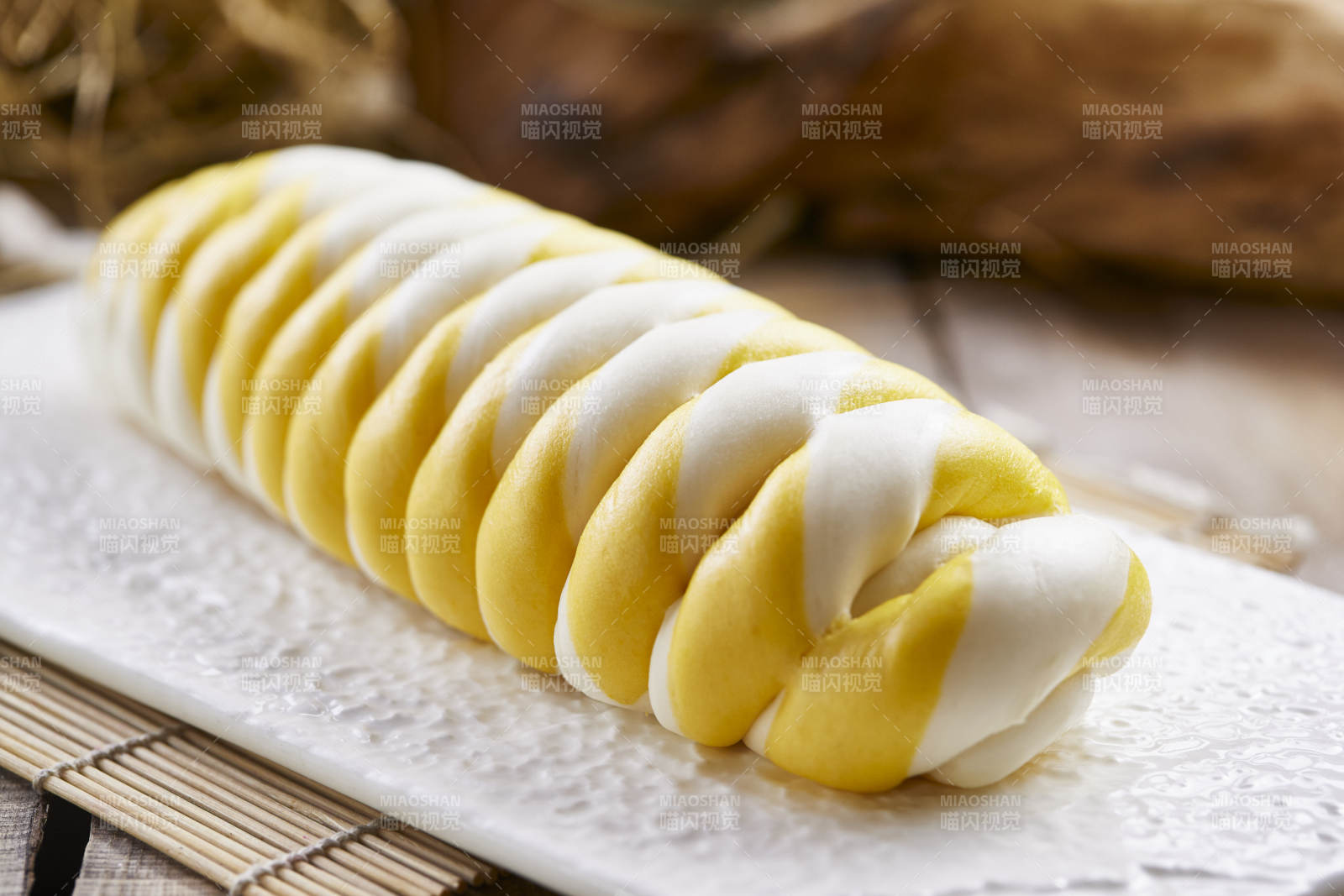 双色蒸花卷图片