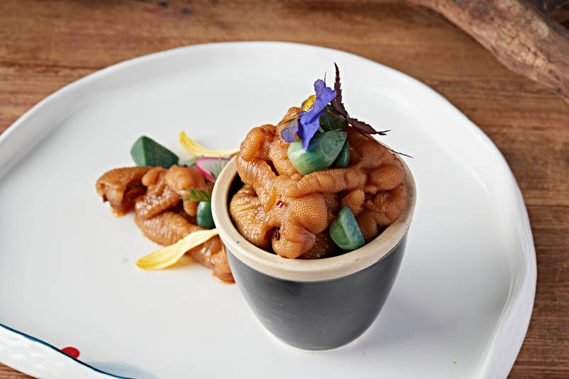 腌渍腊八蒜脱骨凤爪图片