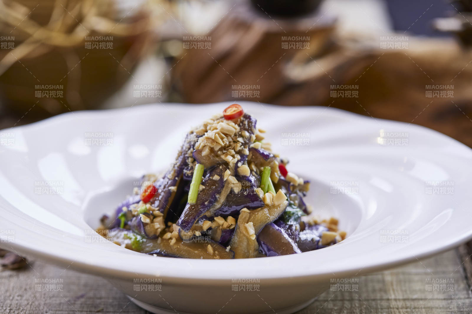 特色花生碎拌茄柳图片