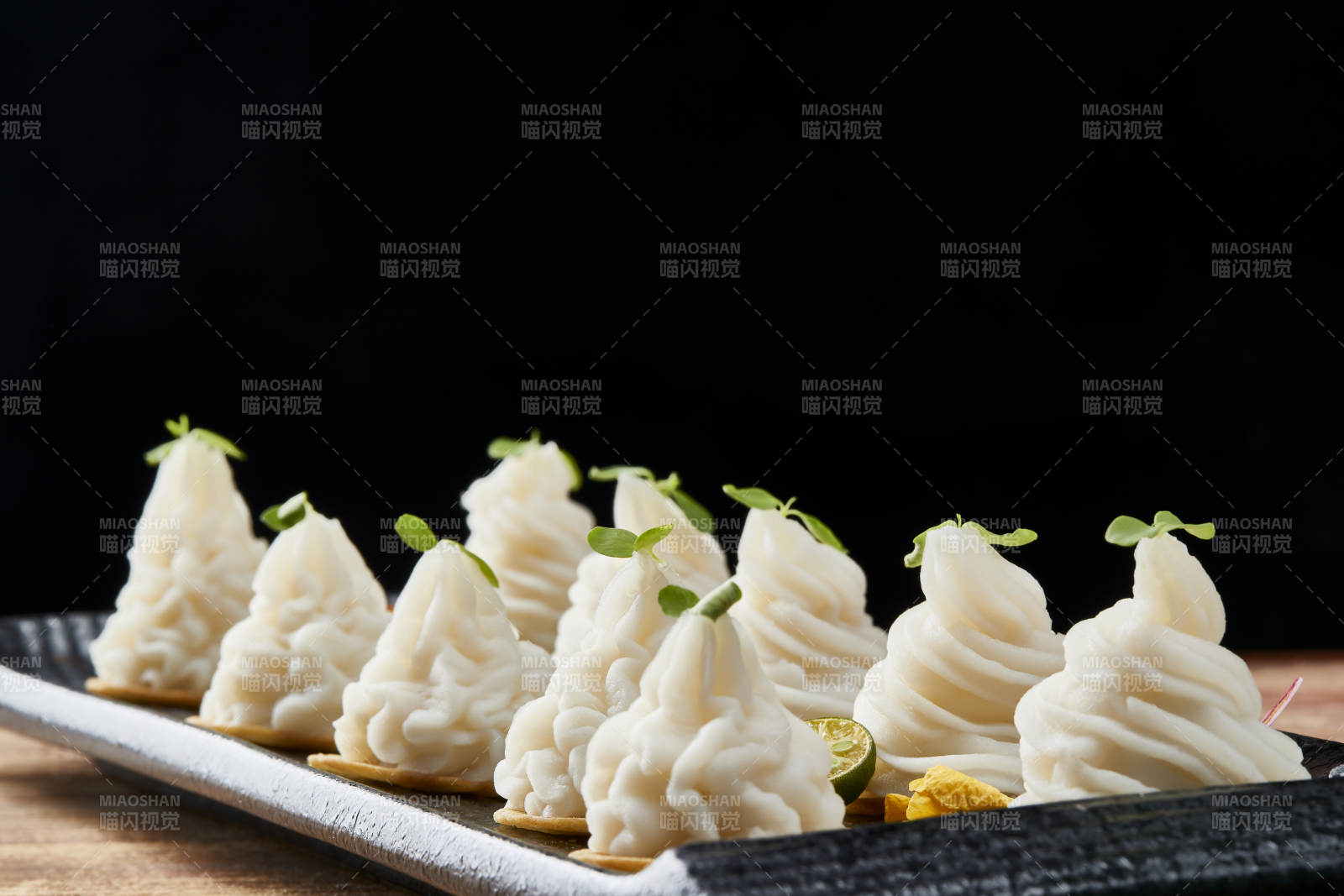 传统健康美食营养土豆泥配薯片图片