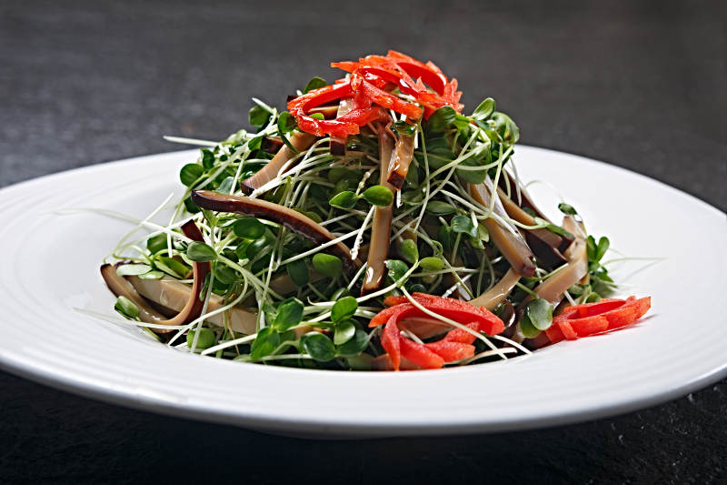 香椿苗拌烟熏豆腐干图片