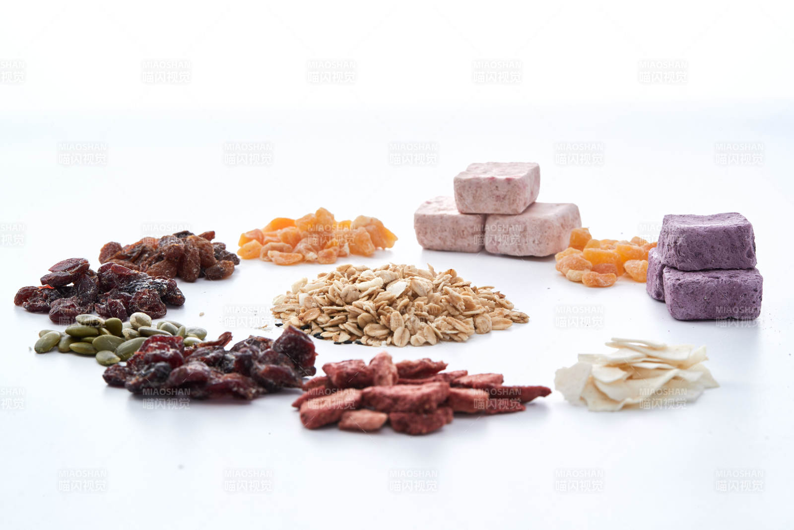 美味健康的营养早餐坚果混合烤燕麦图片