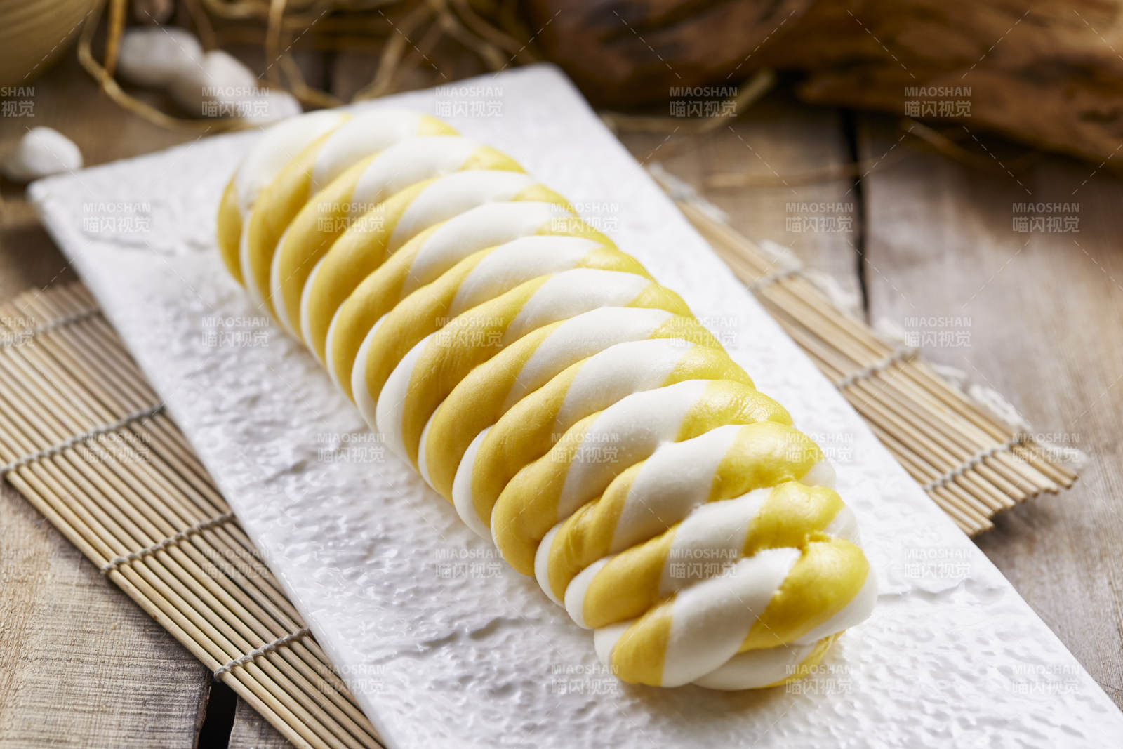 双色蒸花卷图片