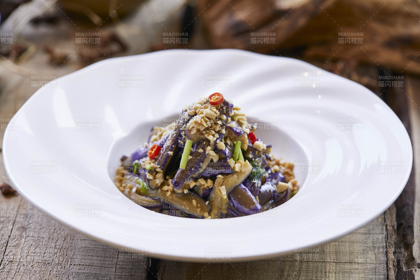 特色花生碎拌茄柳图片