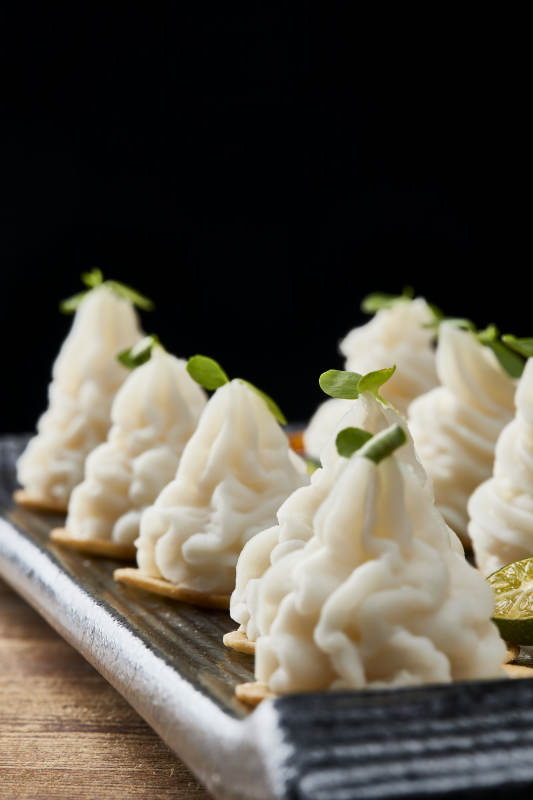 传统健康美食营养土豆泥配薯片图片