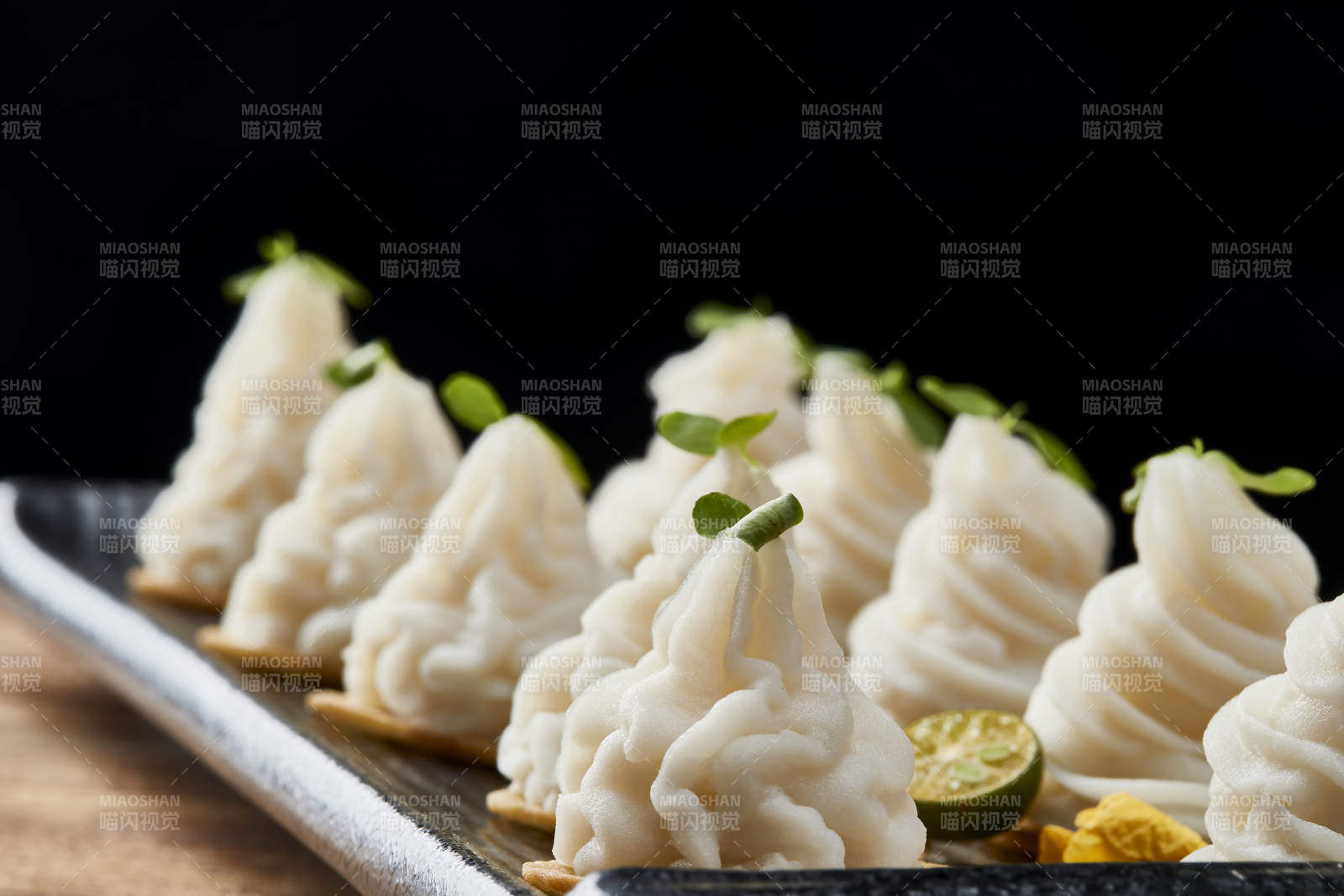 传统健康美食营养土豆泥配薯片图片