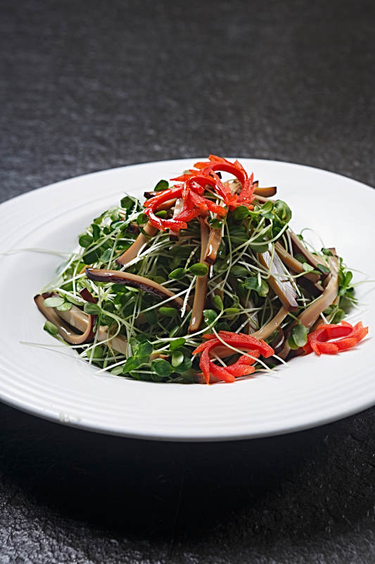 香椿苗拌烟熏豆腐干图片