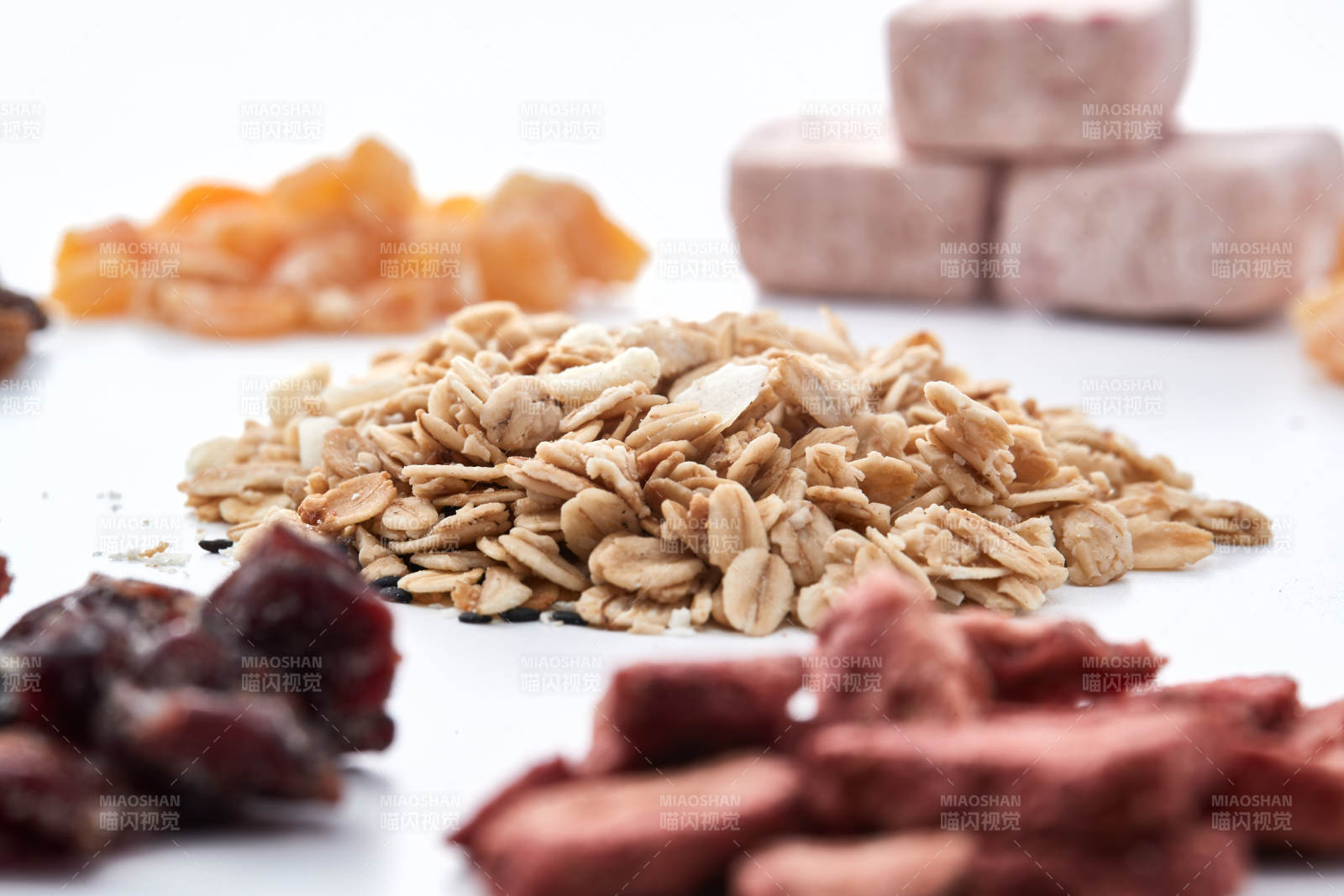 美味健康的营养早餐坚果混合烤燕麦图片