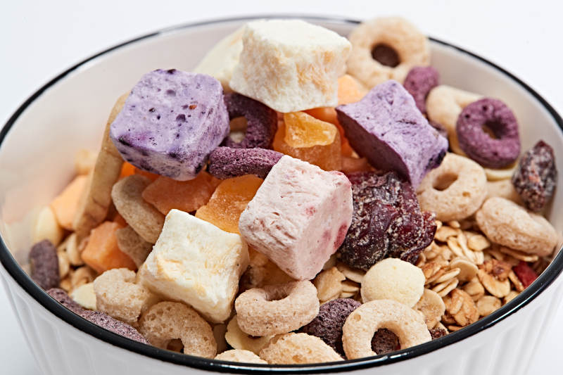 美味健康的营养早餐坚果混合烤燕麦图片