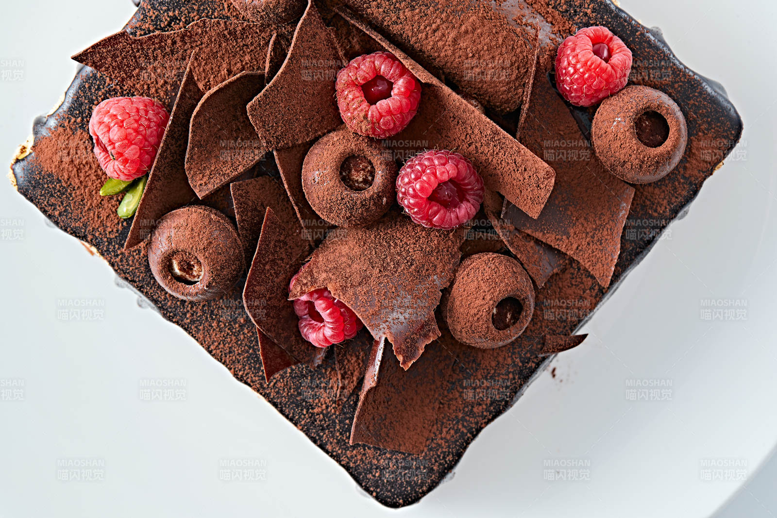 可可撒粉黑巧克力奶酪慕斯蛋糕图片