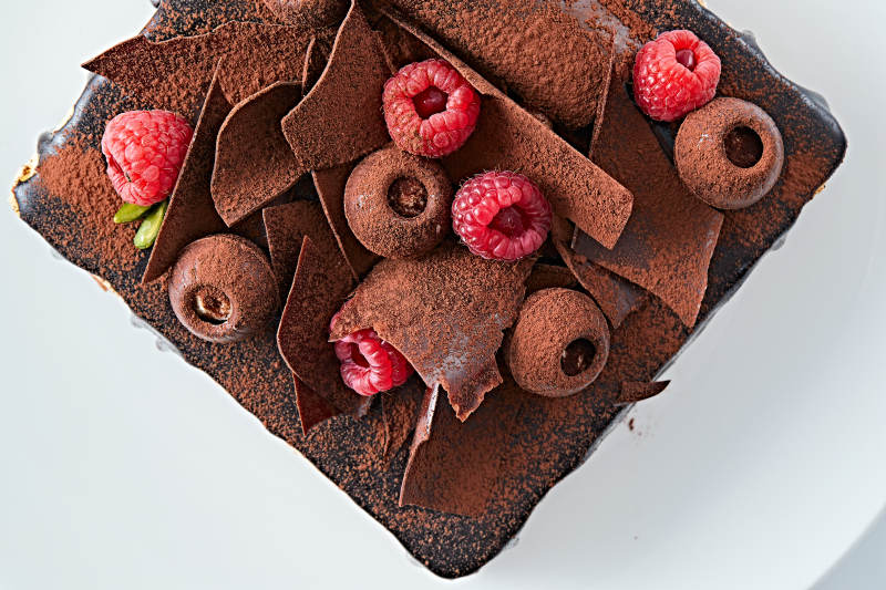 可可撒粉黑巧克力奶酪慕斯蛋糕图片