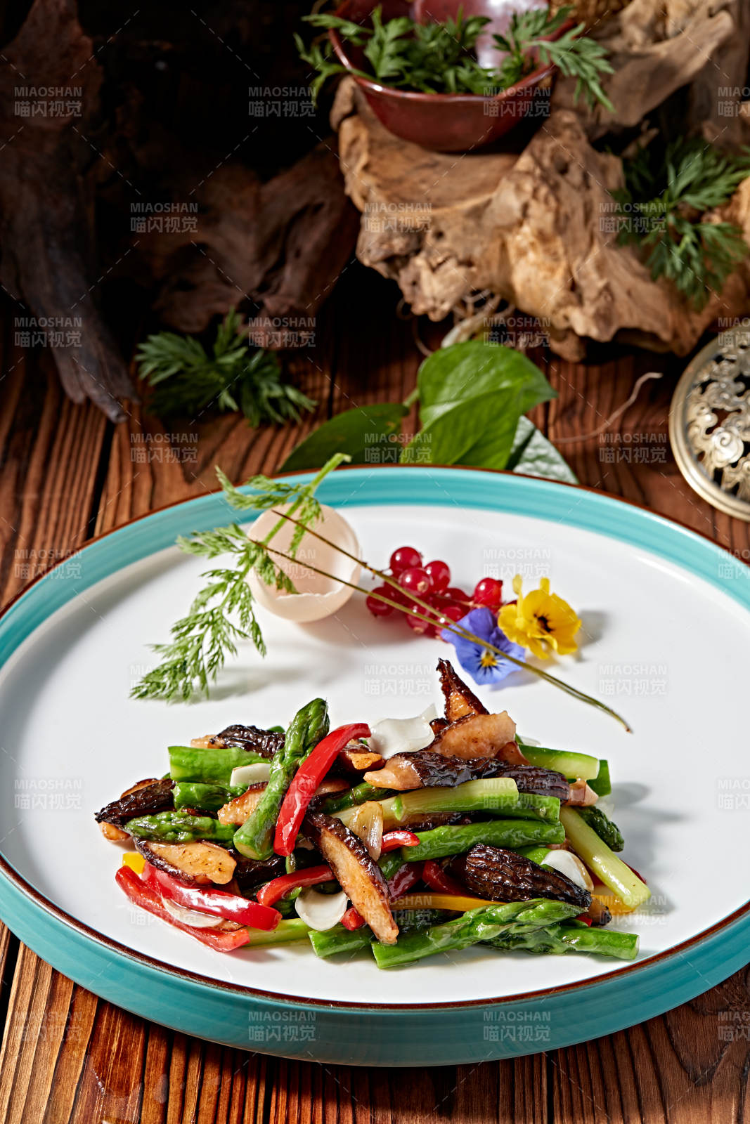 粤式经典小炒彩椒芦笋羊肚菌图片