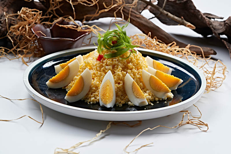 鸡蛋碎配水煮蛋图片